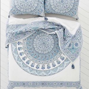 Urban Outfitters Twin XL Comforter